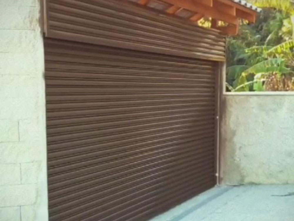 Porta de enrolar para garagem: segurança e praticidade para o seu espaço