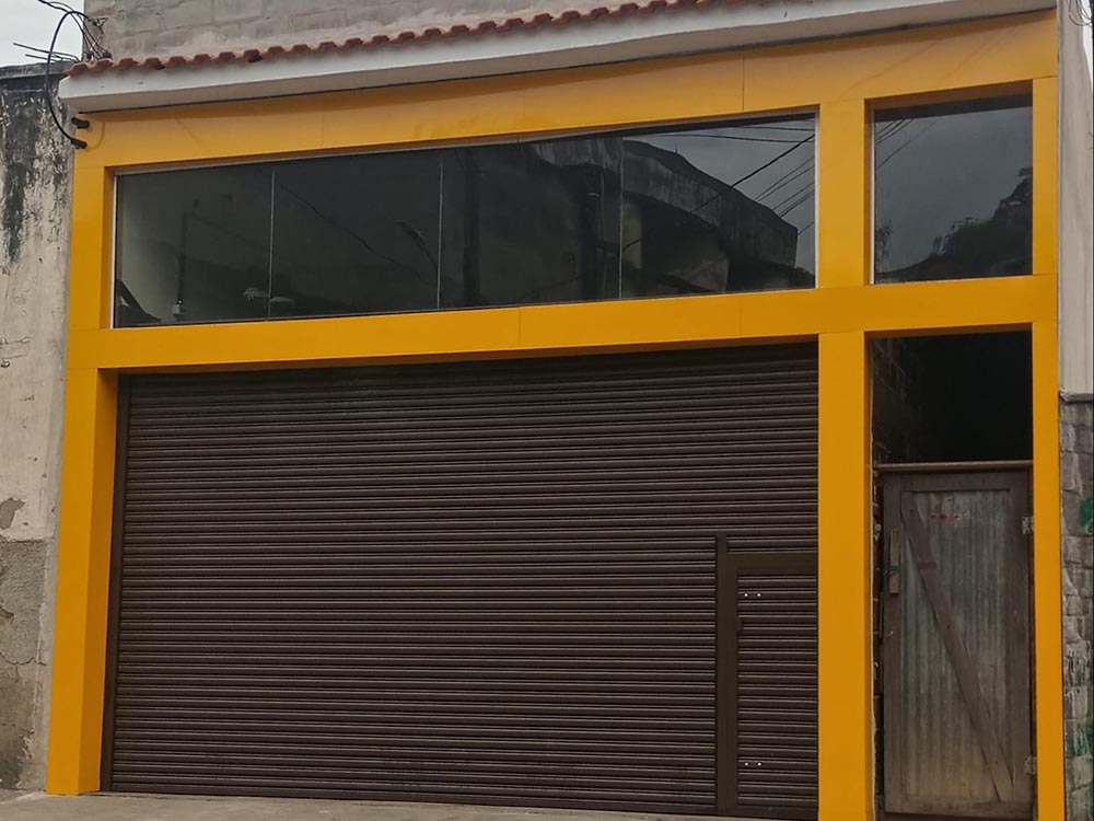 Porta de enrolar para pet shop